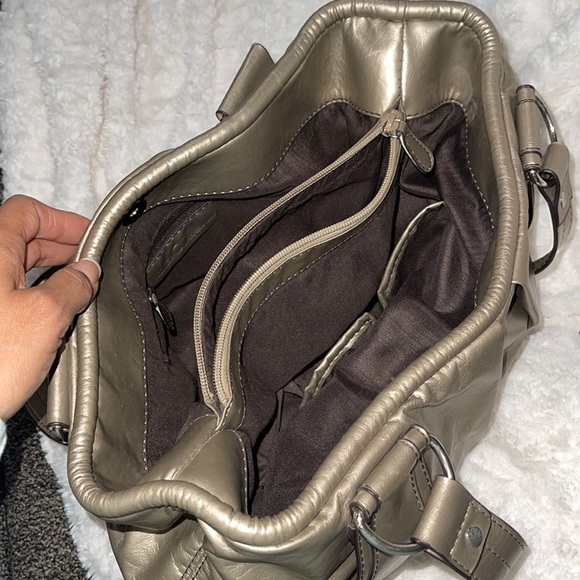NINE WEST Nine & Co. Gold/Bronze/Metallic Hobo handbag. Like new condition. - Picture 3 of 16